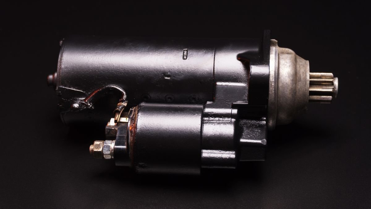 Ein Anlasser für Autos, der Motorstartmechanismus zeigt.