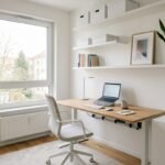 Aufgeräumtes Büro mit praktischen Ordnungslösungen für kleine und große Arbeitsräume